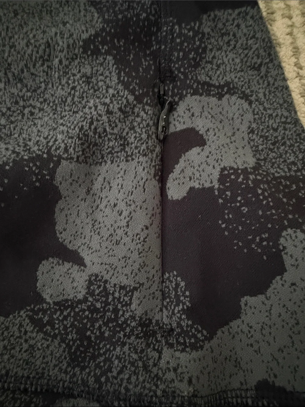 Lululemon size 4 Camo Print Long Sleeve Pullover - Black & Gray